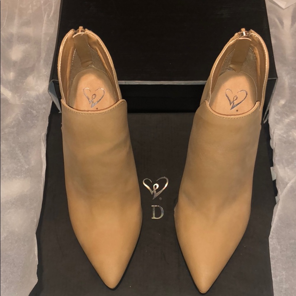 NWT Taupe-Nude Booties, Women’s 7.5